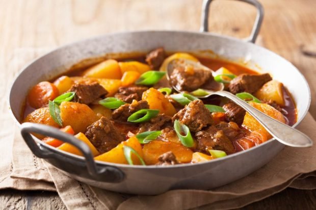 Beef goulash with potatoes and carrots 