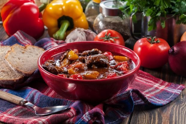 Beef goulash with vegetables and soy sauce