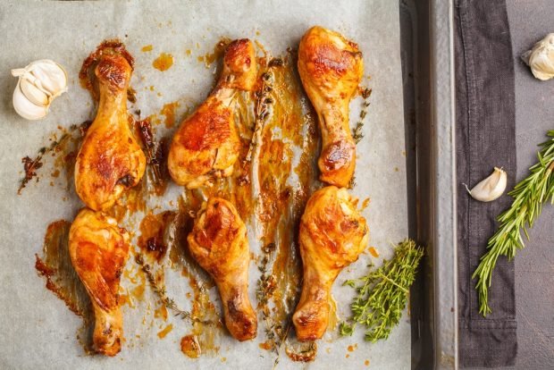 Chicken legs in honey glaze in the oven is a simple and delicious recipe, how to cook step by step