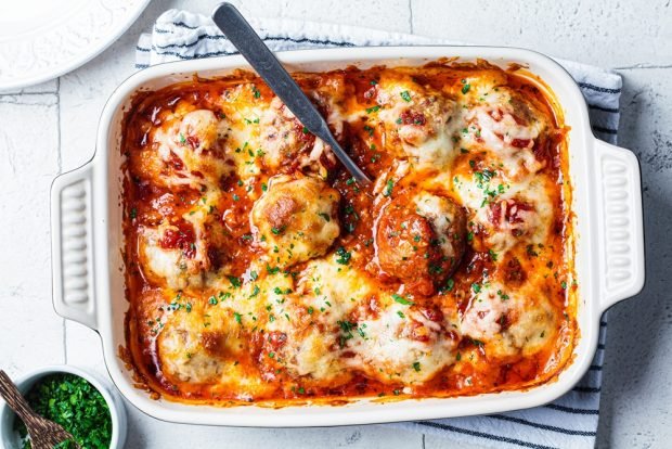 Meatballs with cabbage under cheese in the oven