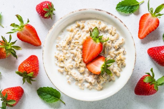 Milk oatmeal porridge in a slow cooker is a simple and delicious recipe, how to cook step by step