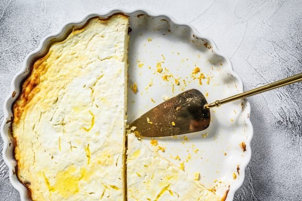 Cottage cheese casserole with banana and lemon