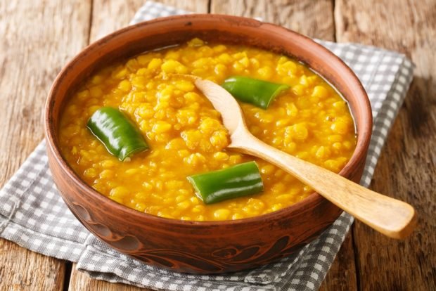 Pea porridge with curry