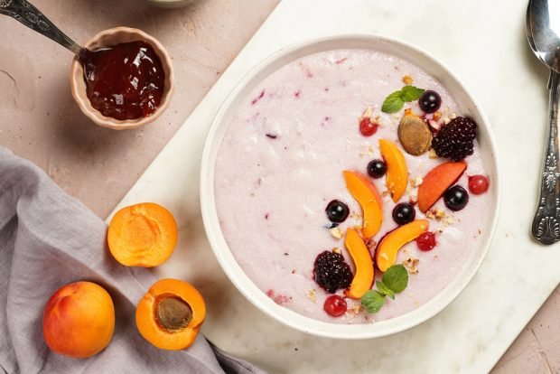 Semolina porridge in pots