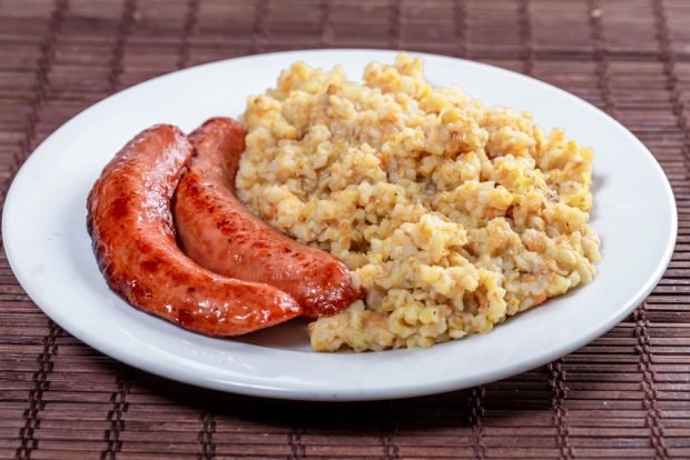 Wheat porridge on broth in a slow cooker