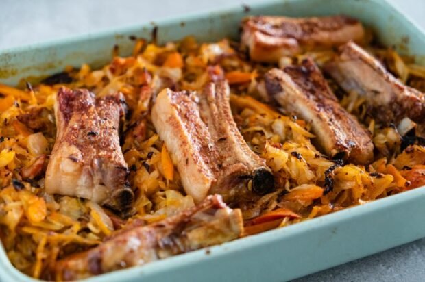 Ribs baked with sauerkraut