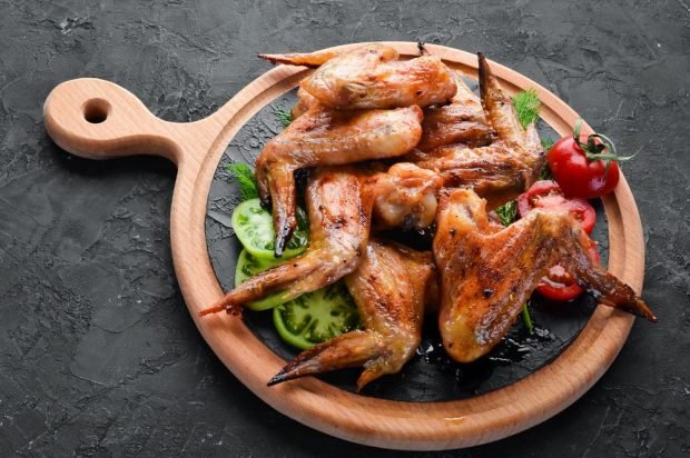 Chicken wings with ginger and garlic in the oven 