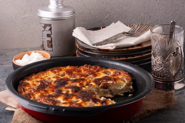 Cottage cheese casserole with chicken in a frying pan 