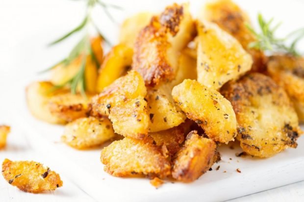 Rustic potatoes with mustard and spices