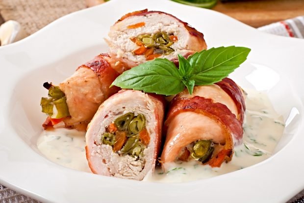 Chicken roll with string beans 