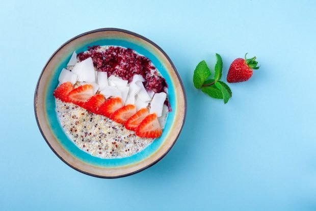 Barley porridge with coconut milk in a slow cooker 