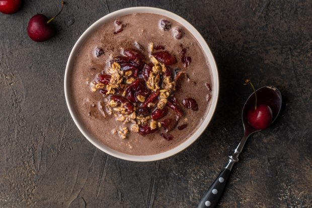 Oatmeal porridge with cherries and chocolate is a simple and delicious recipe, how to cook step by step