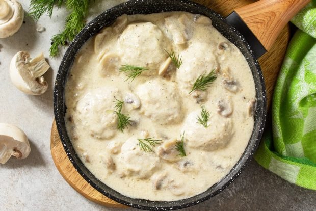 Meatballs in mushroom sauce