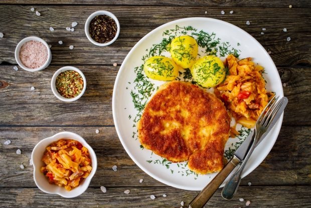 Chicken cutlets with carrots