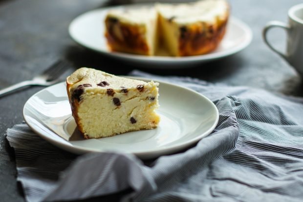 Cottage cheese casserole with chocolate in a slow cooker