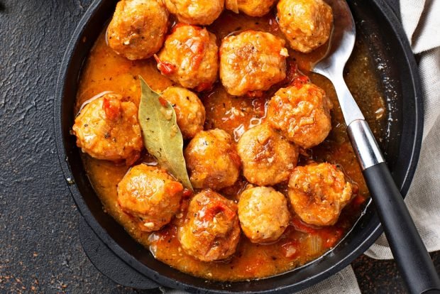 Meatballs in curry sauce