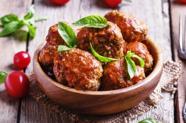 Meatballs in a slow cooker