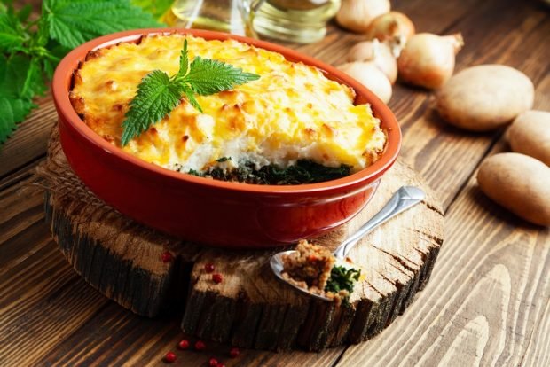 Potato casserole with minced meat and spinach 