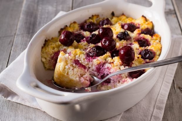 Cottage cheese casserole with rice and cherries