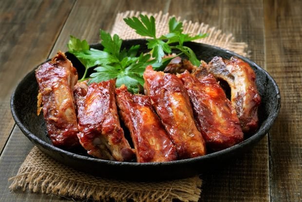 BARBECUE pork ribs in the oven