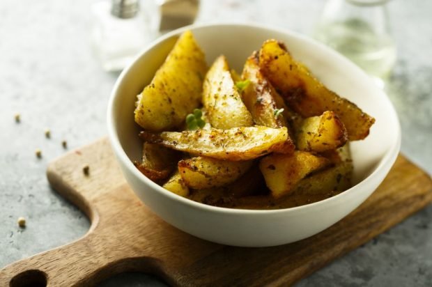 New potatoes in a rustic way in the oven