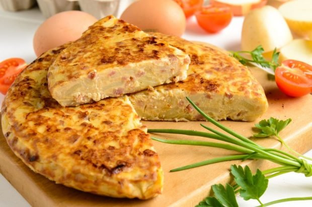 Classic Spanish omelet with ham