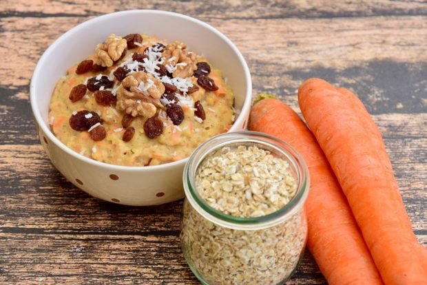 Oatmeal porridge with carrots