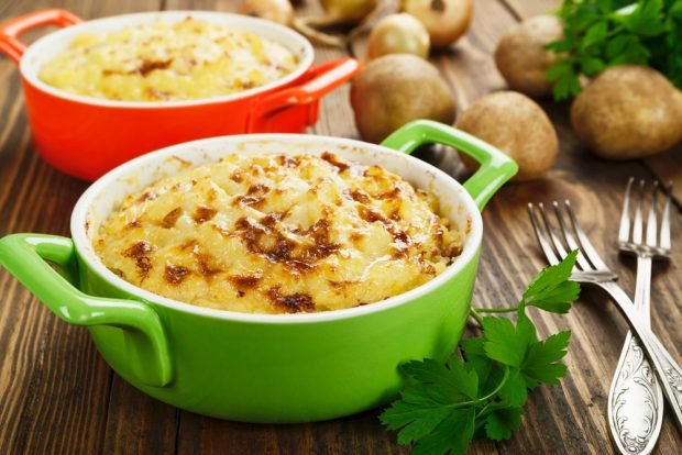 Potato casserole with minced meat and herbs