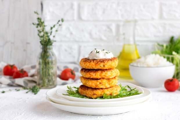 Chicken cutlets with rice in a frying pan