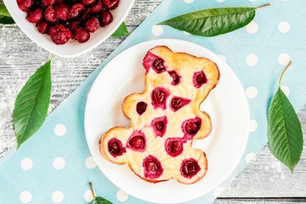 Cottage cheese casserole with cherries