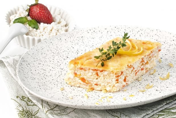 Cottage cheese casserole with carrots and zest