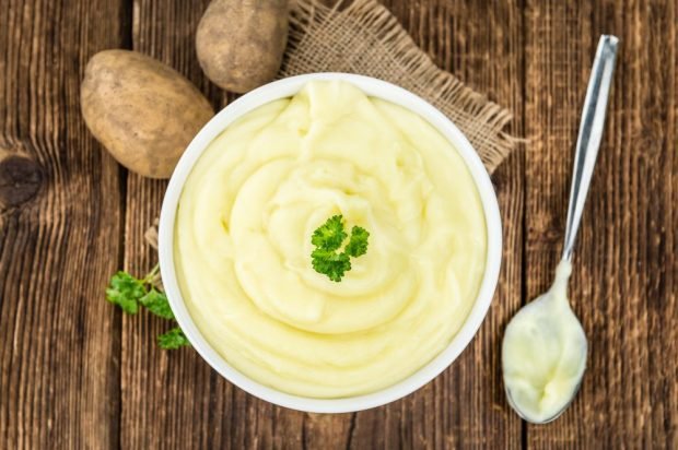 Mashed potatoes in a slow cooker