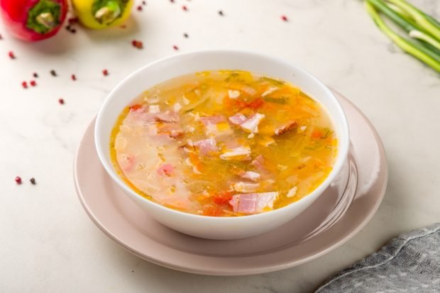 Pea soup with smoked meat and bacon