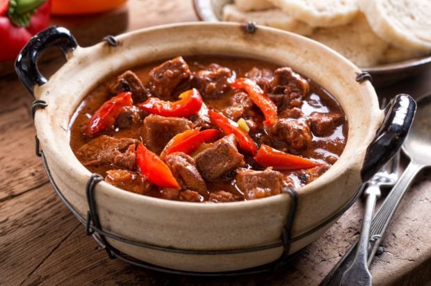 Beef and bell pepper goulash 