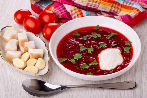 Borscht without potatoes with tomatoes