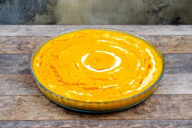 Diet cottage cheese casserole with pumpkin