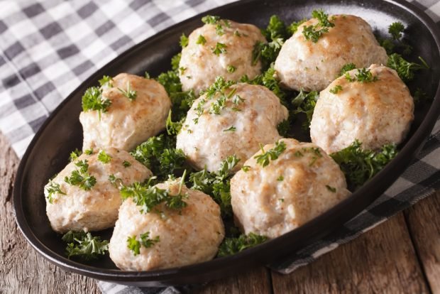 Dietary chicken cutlets in the oven