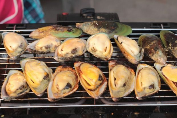 Mussels on the grill