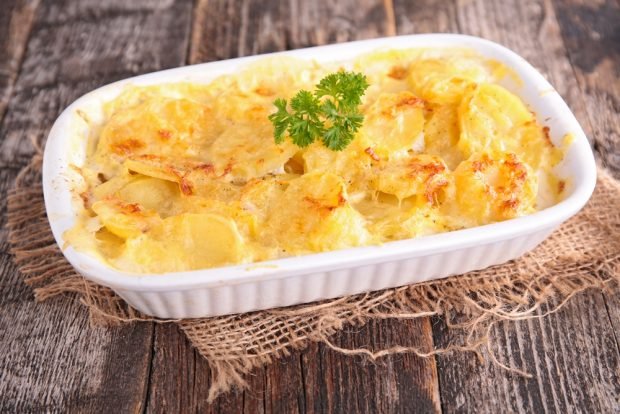 Potato casserole with chicken and vegetables