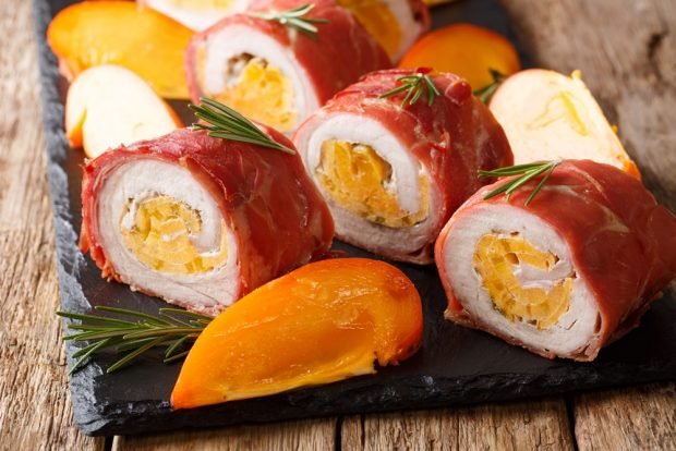 Turkey roll with persimmon 