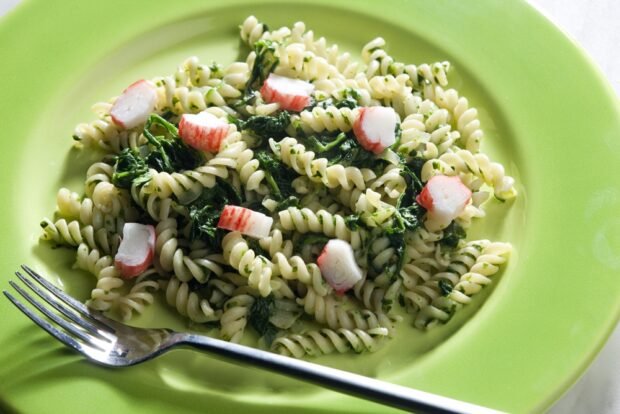 Pasta with crab sticks and spinach