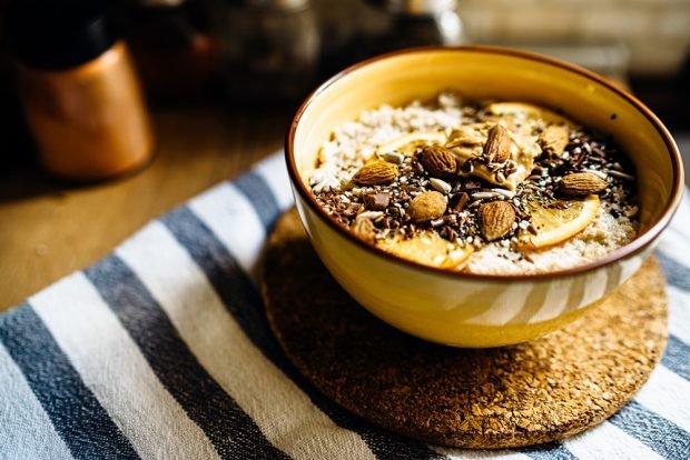 Oatmeal porridge with soy milk