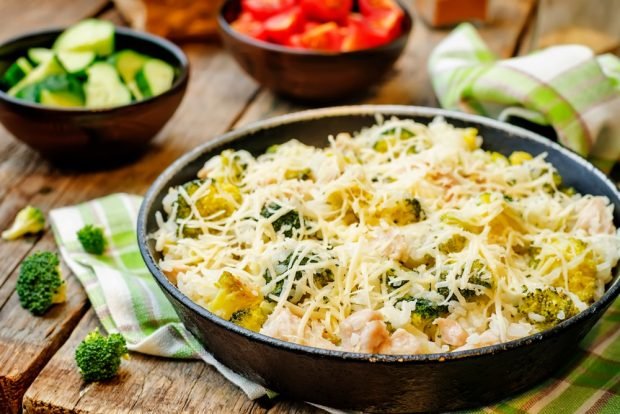 Rice casserole with chicken and broccoli