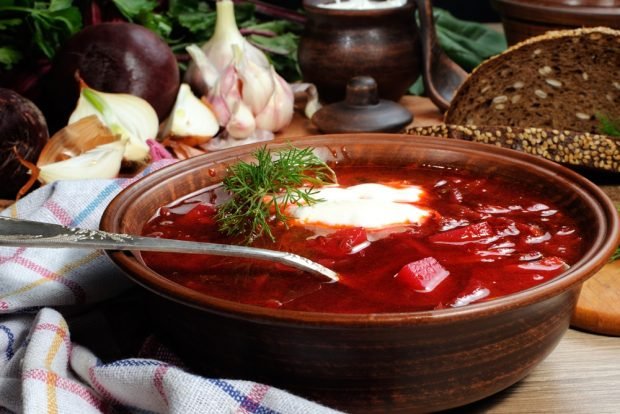 Borscht with walnuts