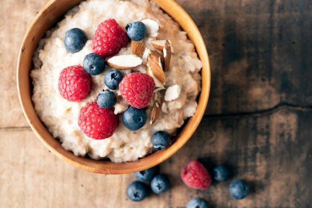 Wheat porridge with milk in a slow cooker 