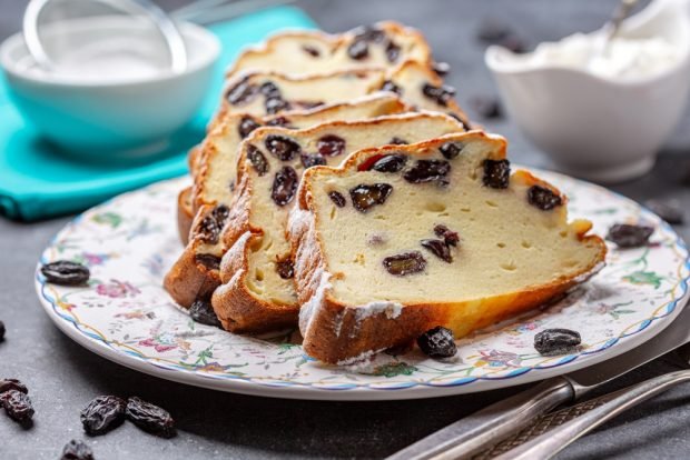 Classic cottage cheese casserole with raisins in the oven