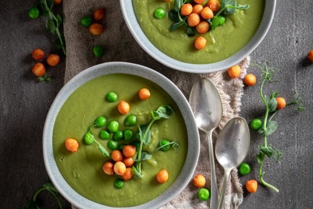 Pea soup with chickpeas on chicken broth