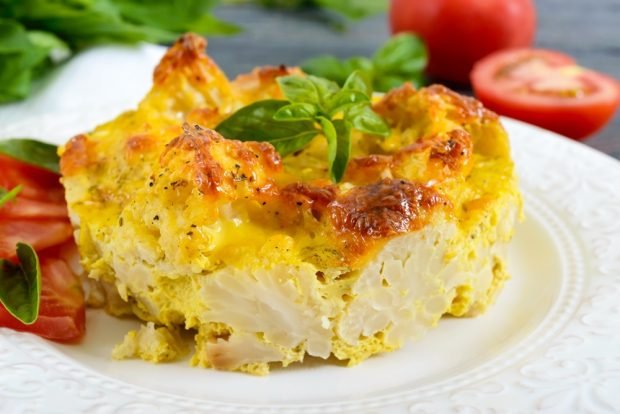 Cauliflower casserole with eggs in a slow cooker 