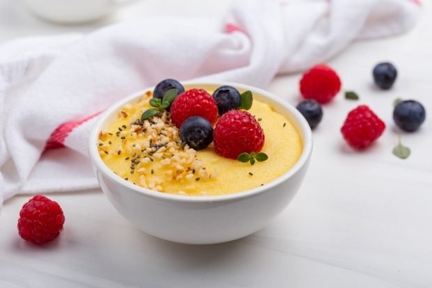 Corn porridge with nuts 