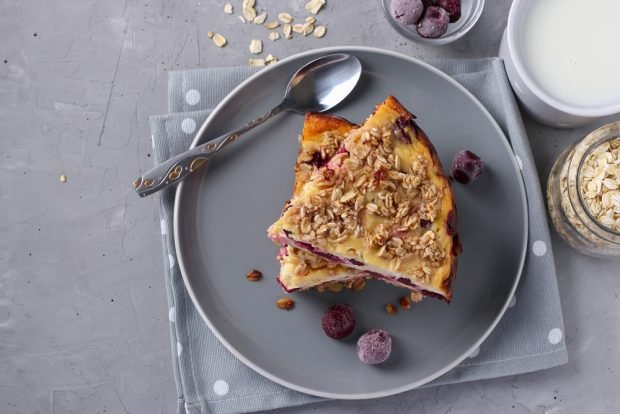 Cottage cheese casserole with cherries and oatmeal